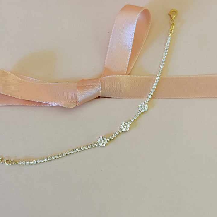 Zircone dainty flower gold plated sterling silver bracelet