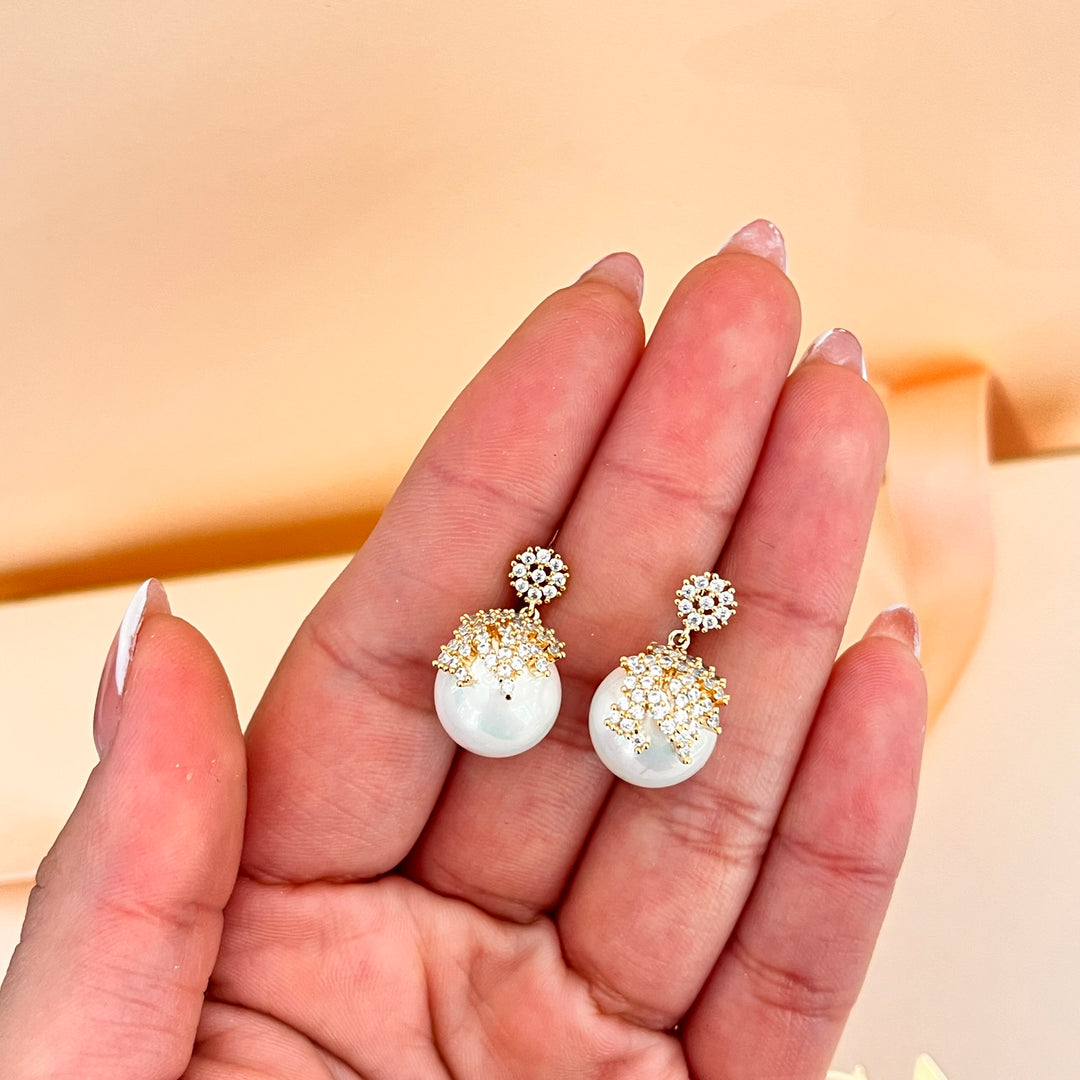 Zircone and white pearls gold plated earrings