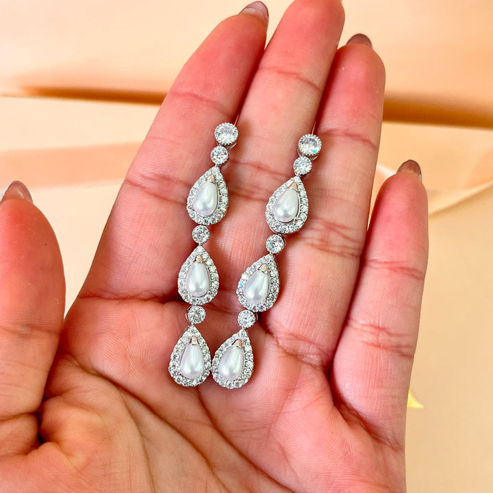 Zircone and white pearls white gold plated teardrop set