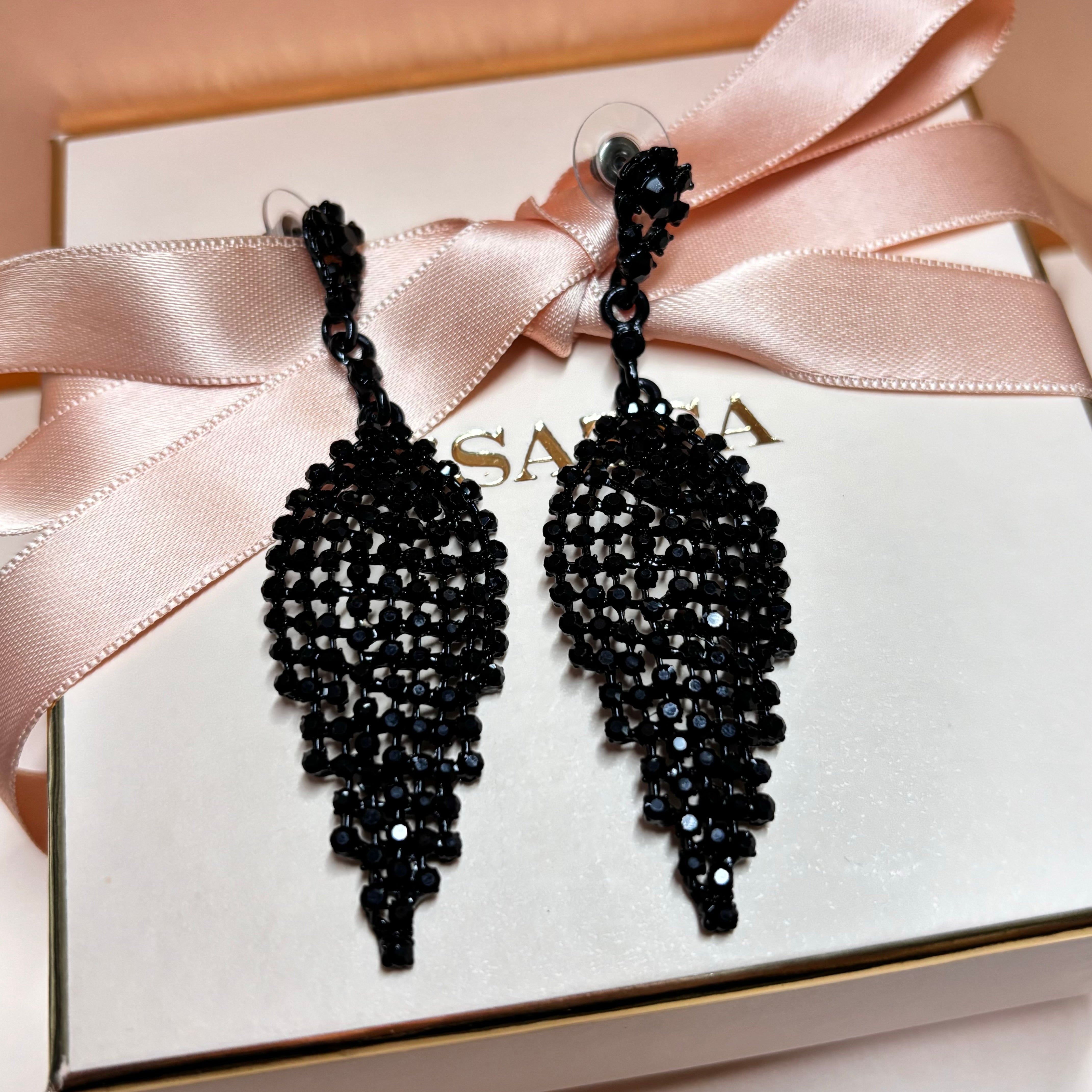 Elegant black earrings