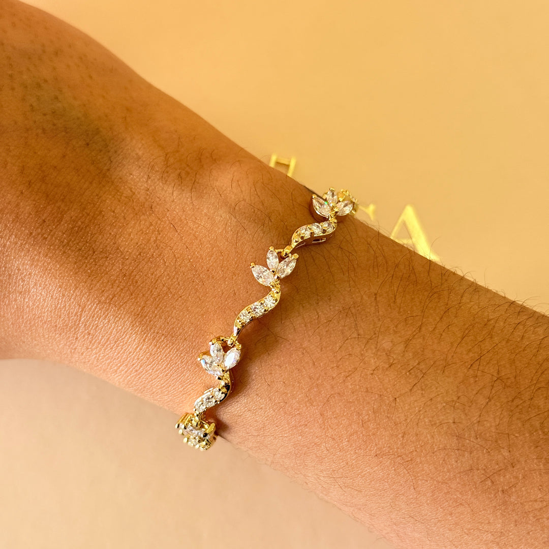 Teardrop and marquise zircone gold plated earrings and bracelet