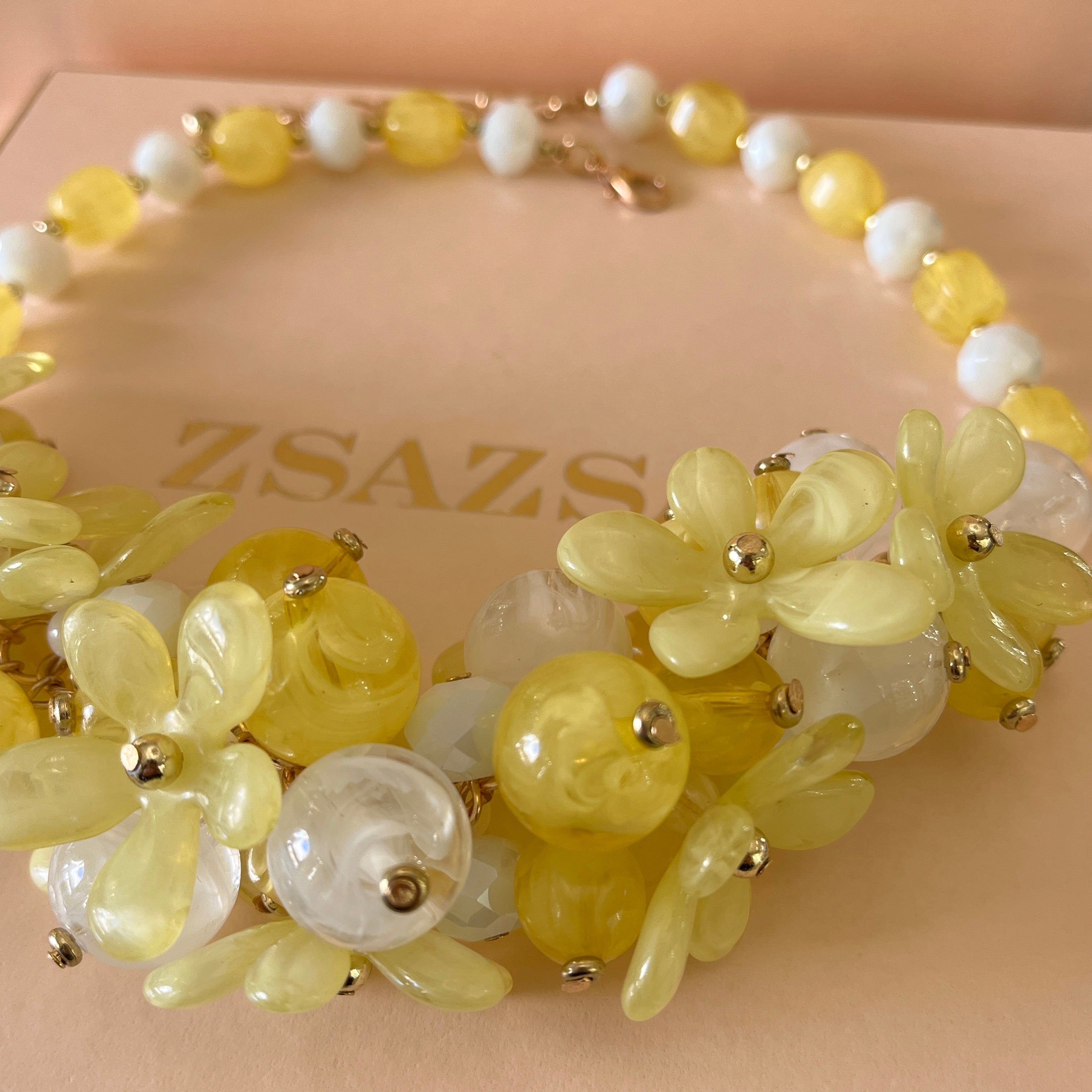 Flowers & balls necklace