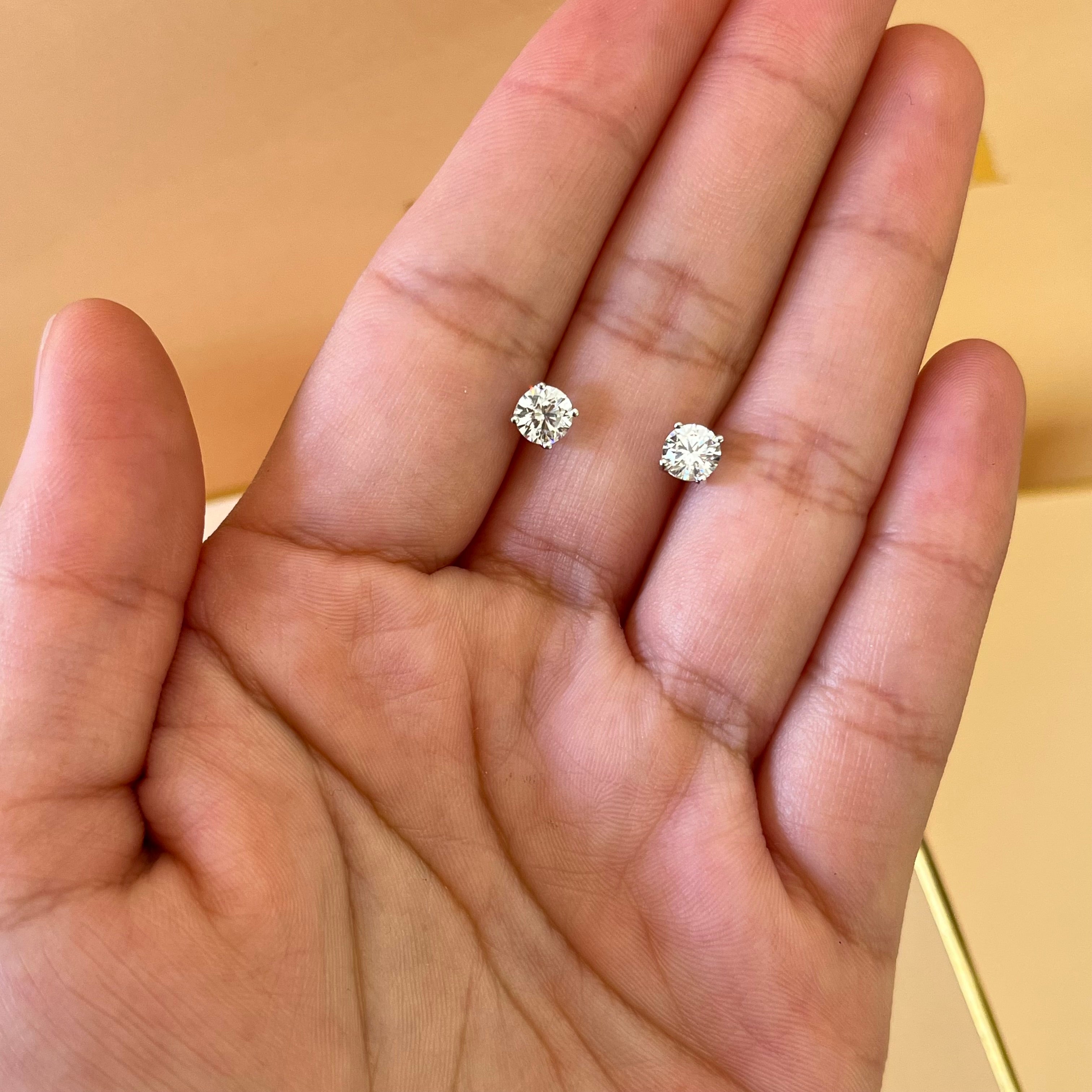 Zircone solitaire studs