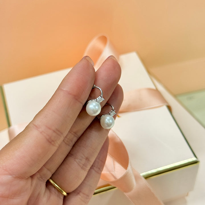 Small square zircone and pearl sterling silver hook