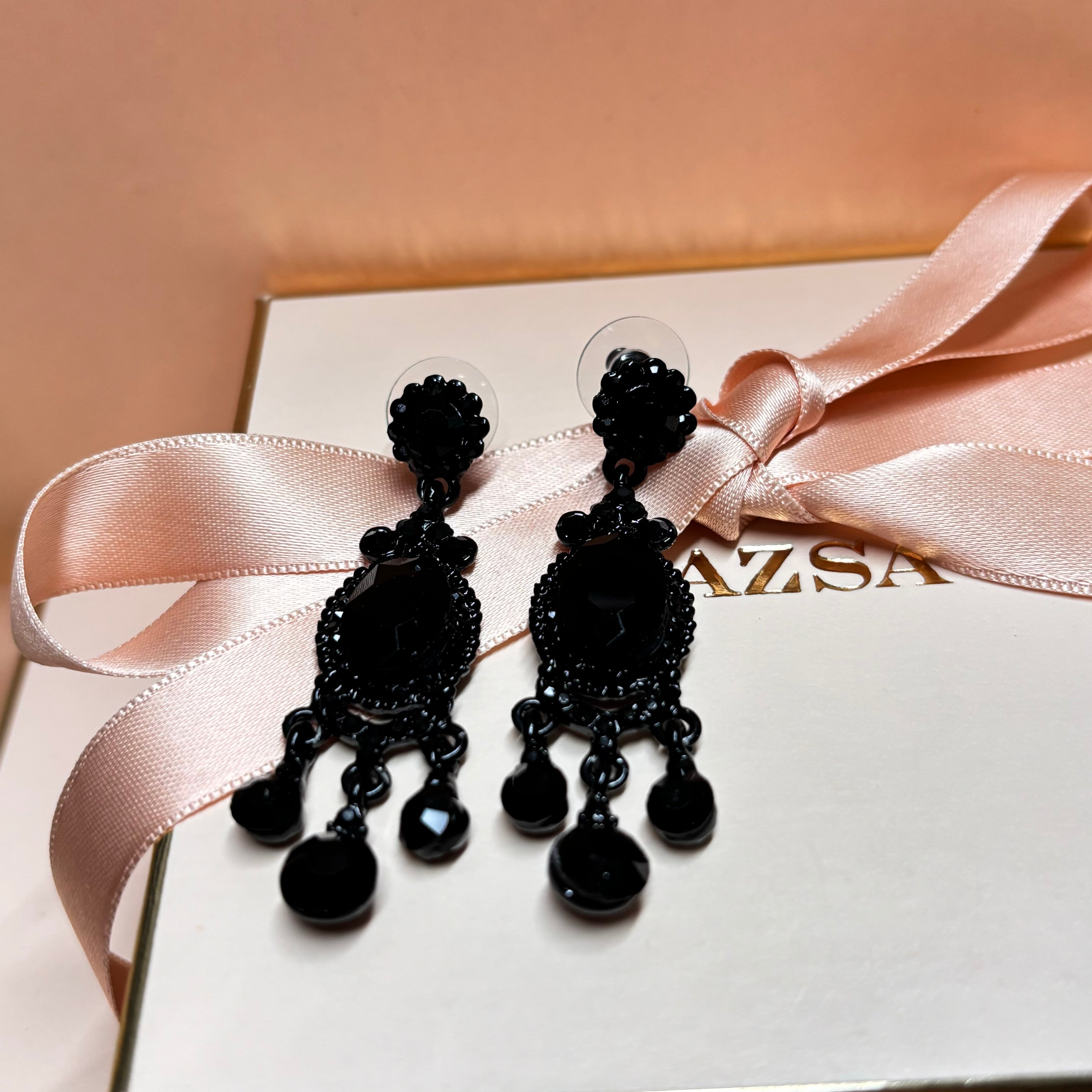 Elegant black earrings