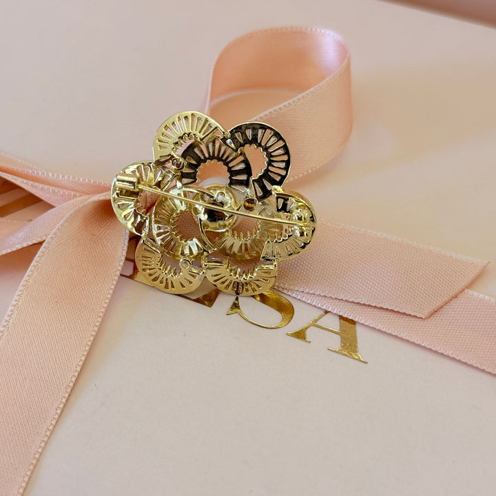 Pearl and baguette flower zircone gold plated brooch