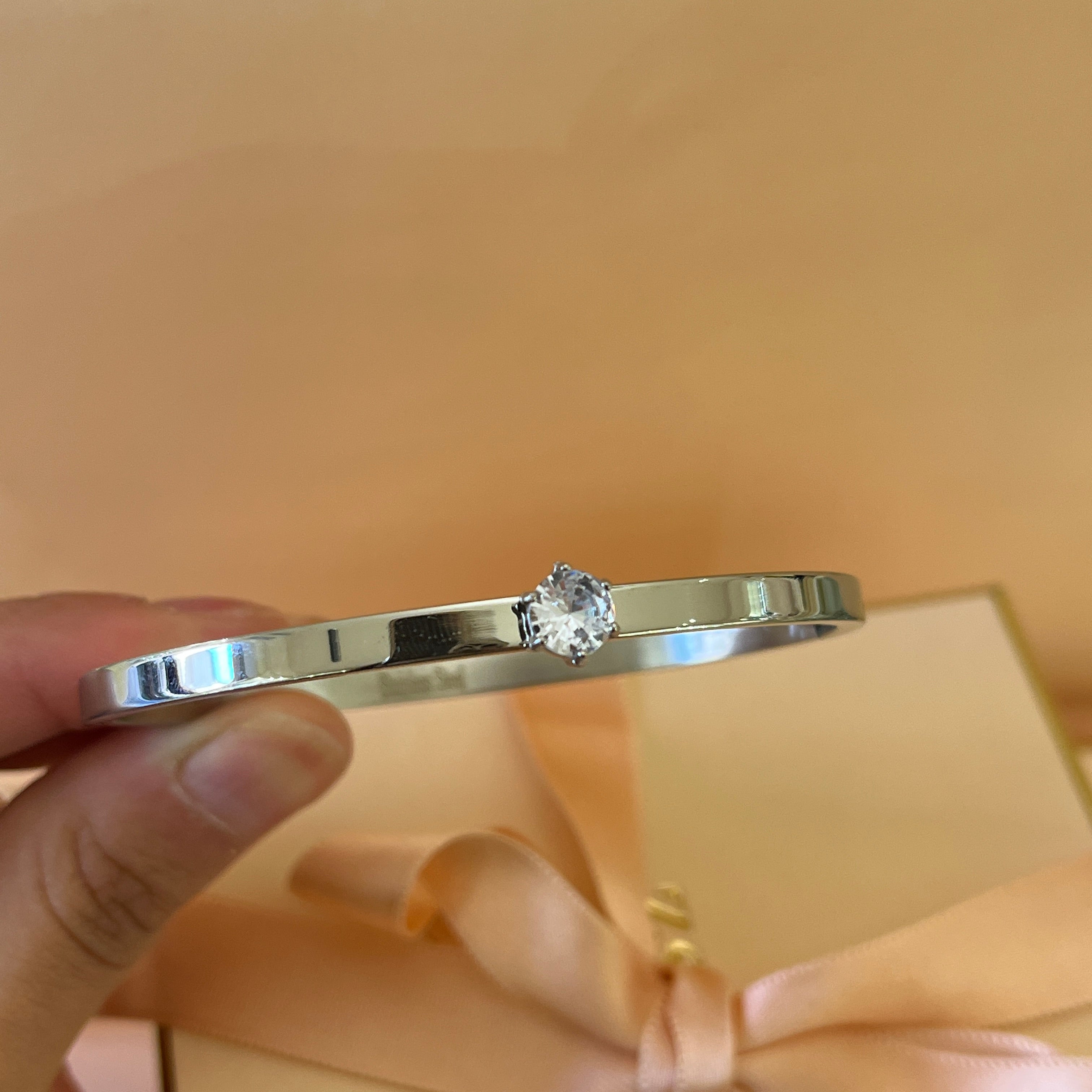 Silver zircone bangle