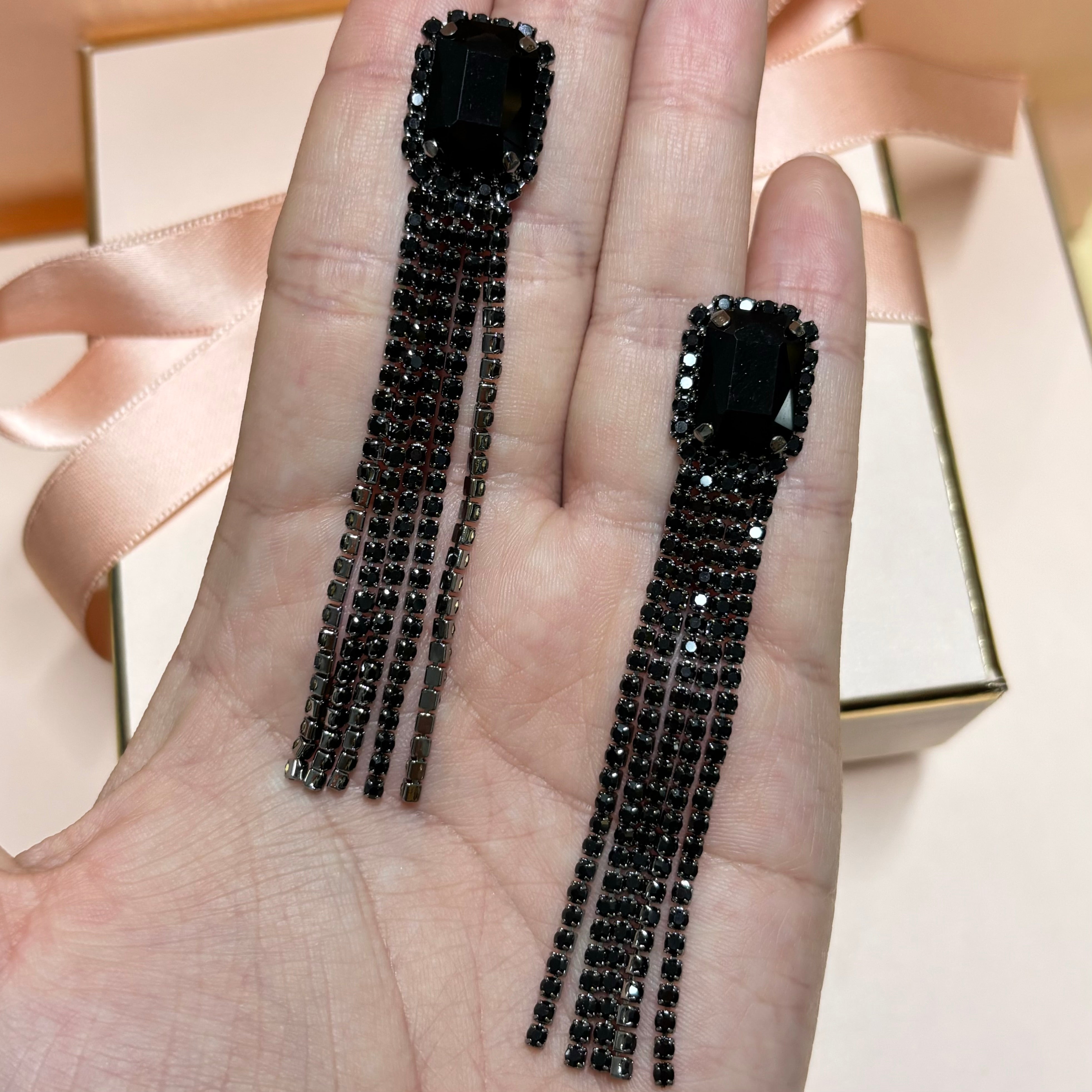 Elegant black earrings