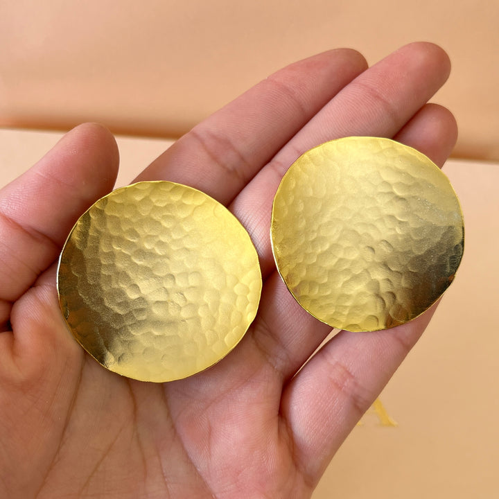 Gold round handmade earrings
