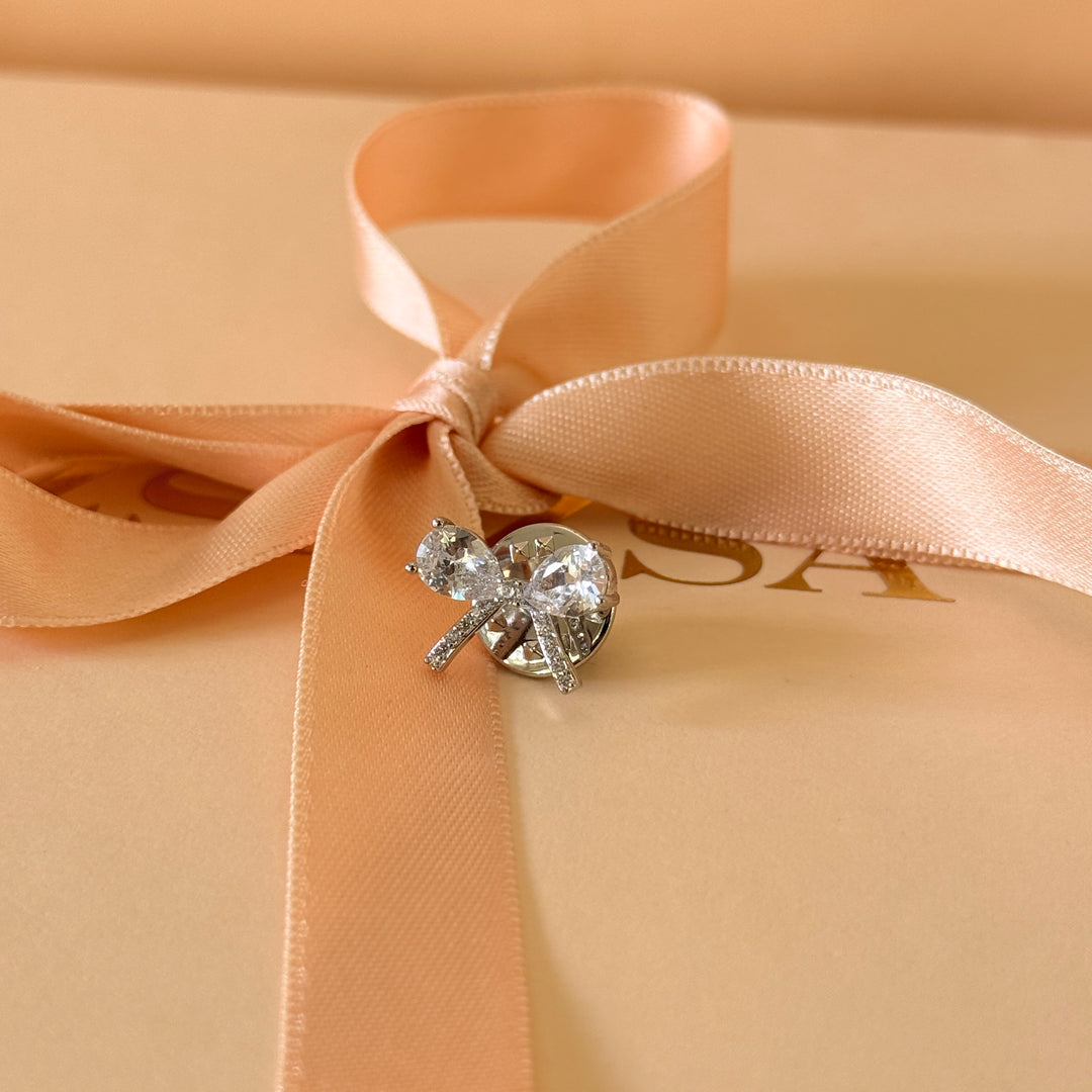 Bow zircone silver pin