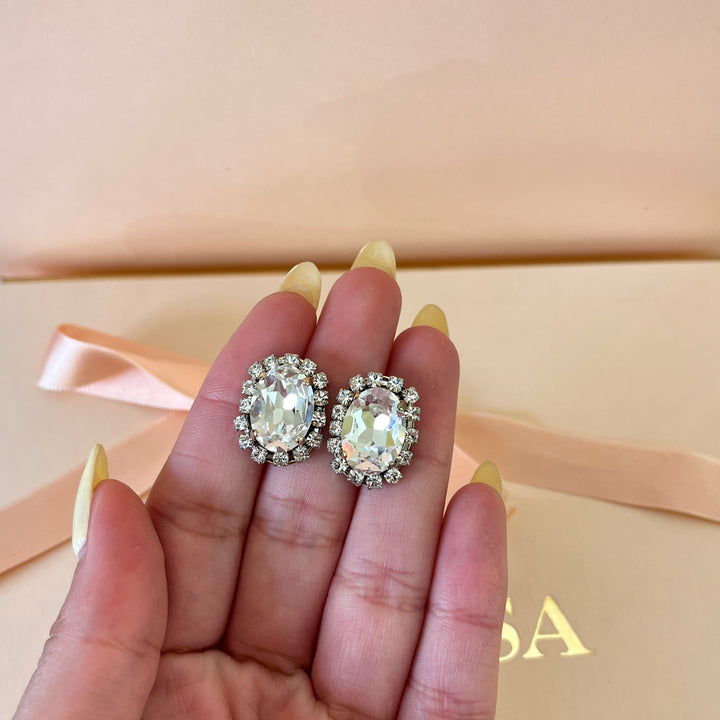 Oval Swarovski crystals gold plated studs