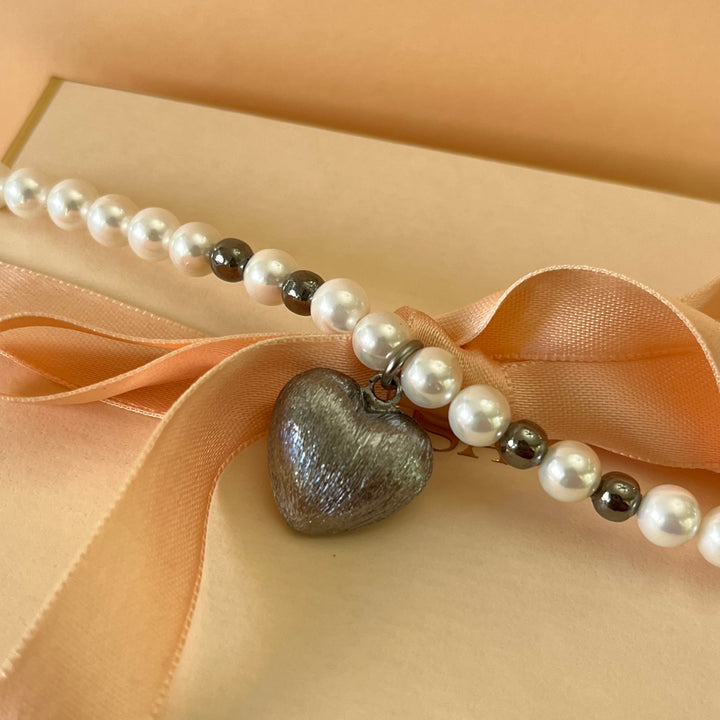 Heart dark grey & pearls set