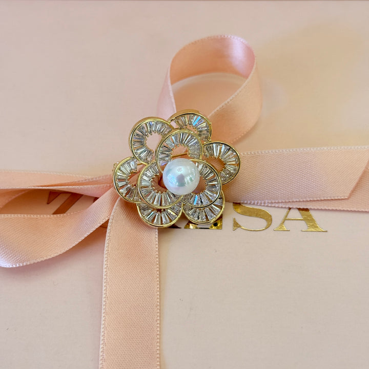 Pearl and baguette flower zircone gold plated brooch