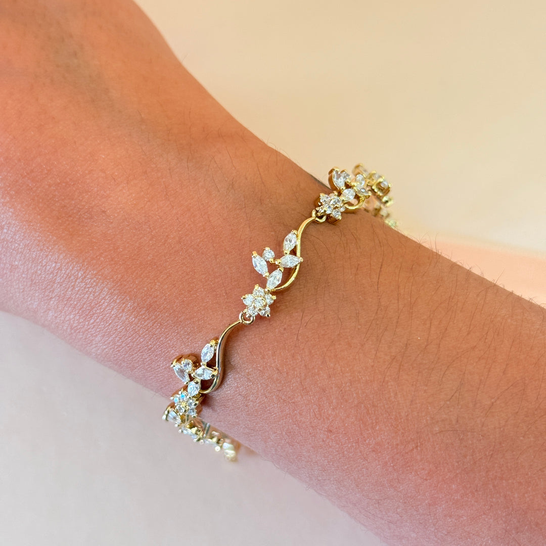 Zircone dainty marquise flower gold plated bracelet