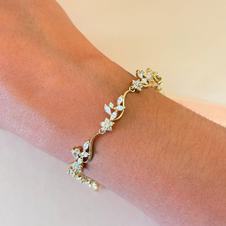 Zircone dainty marquise flower gold plated bracelet