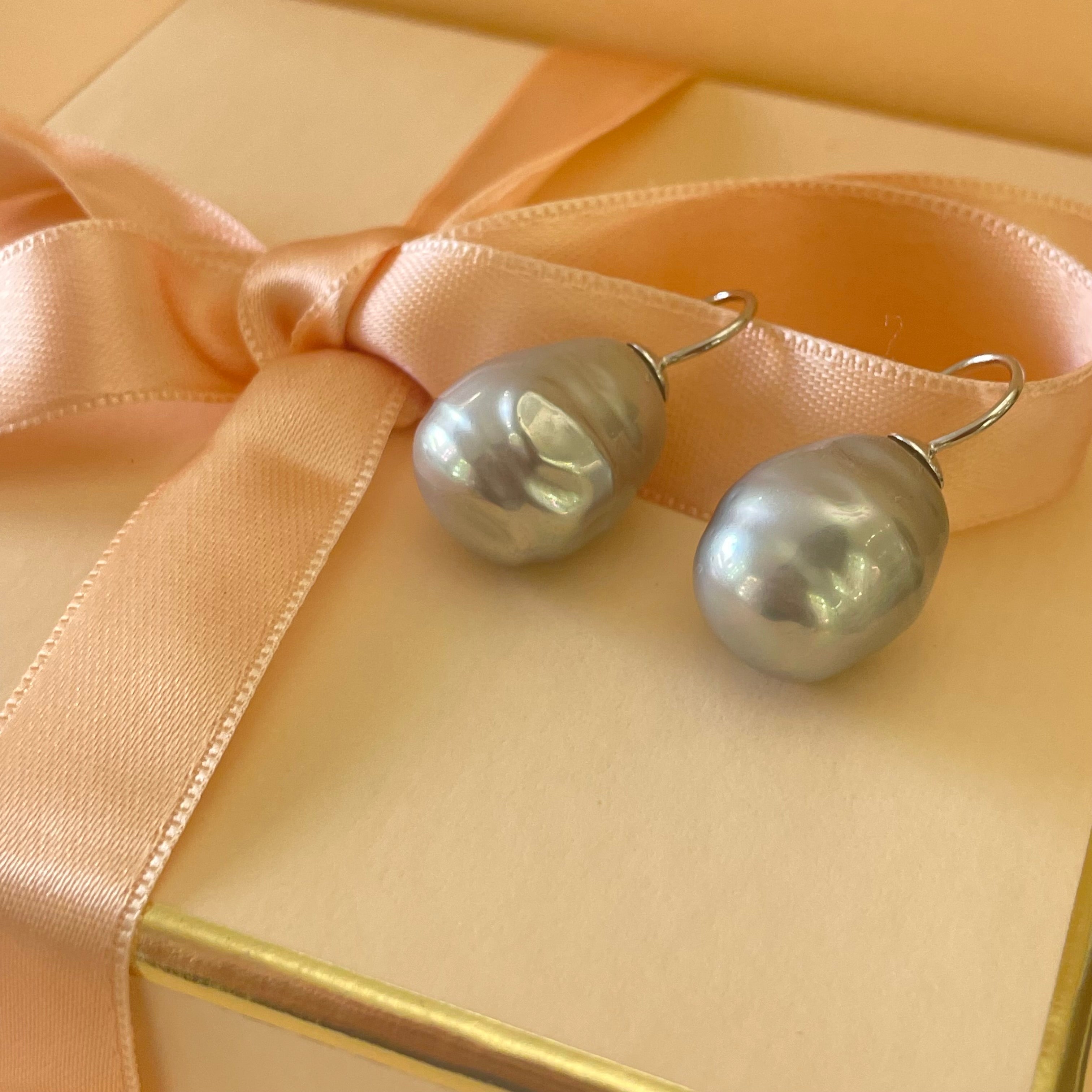 Light grey pearls hooks