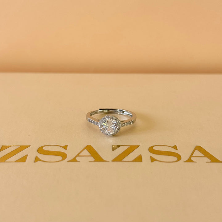 Dainty round sterling silver zircone pendant set