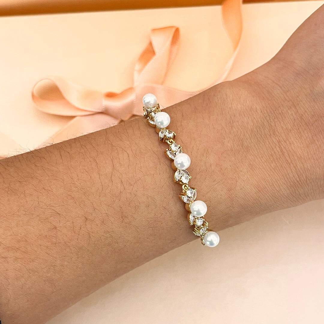 Zircone and white pearls gold plated bracelet