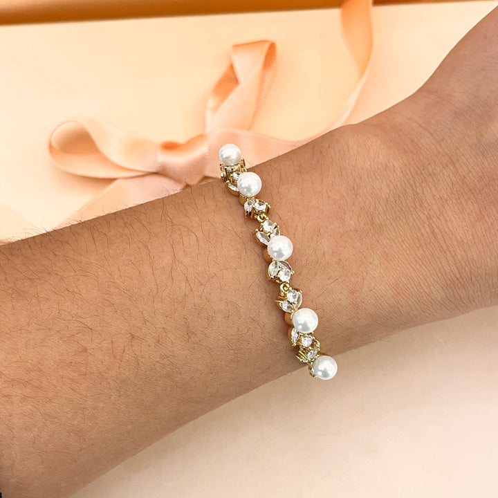 Zircone and white pearls gold plated bracelet