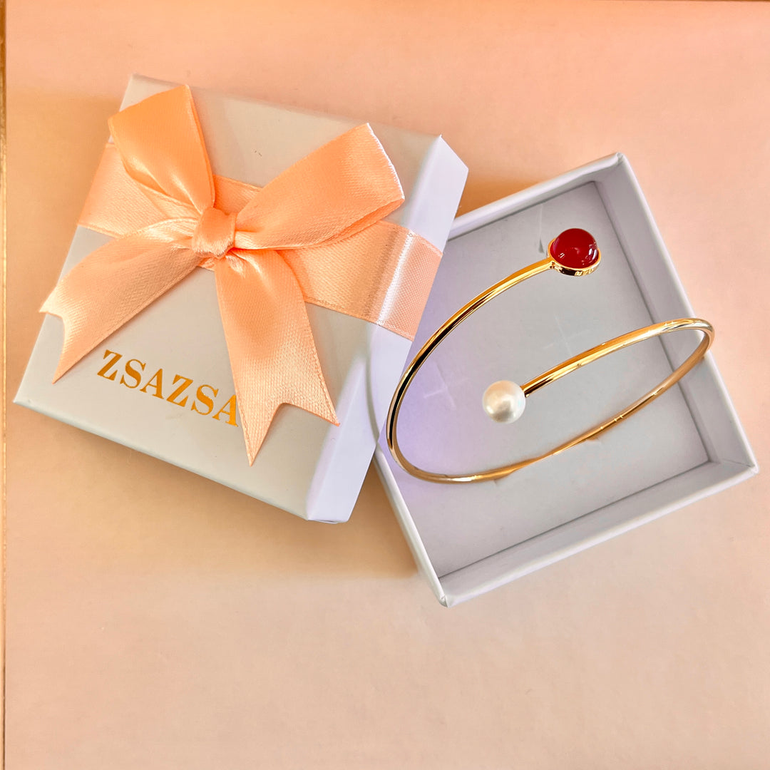 Red resin & pearl set