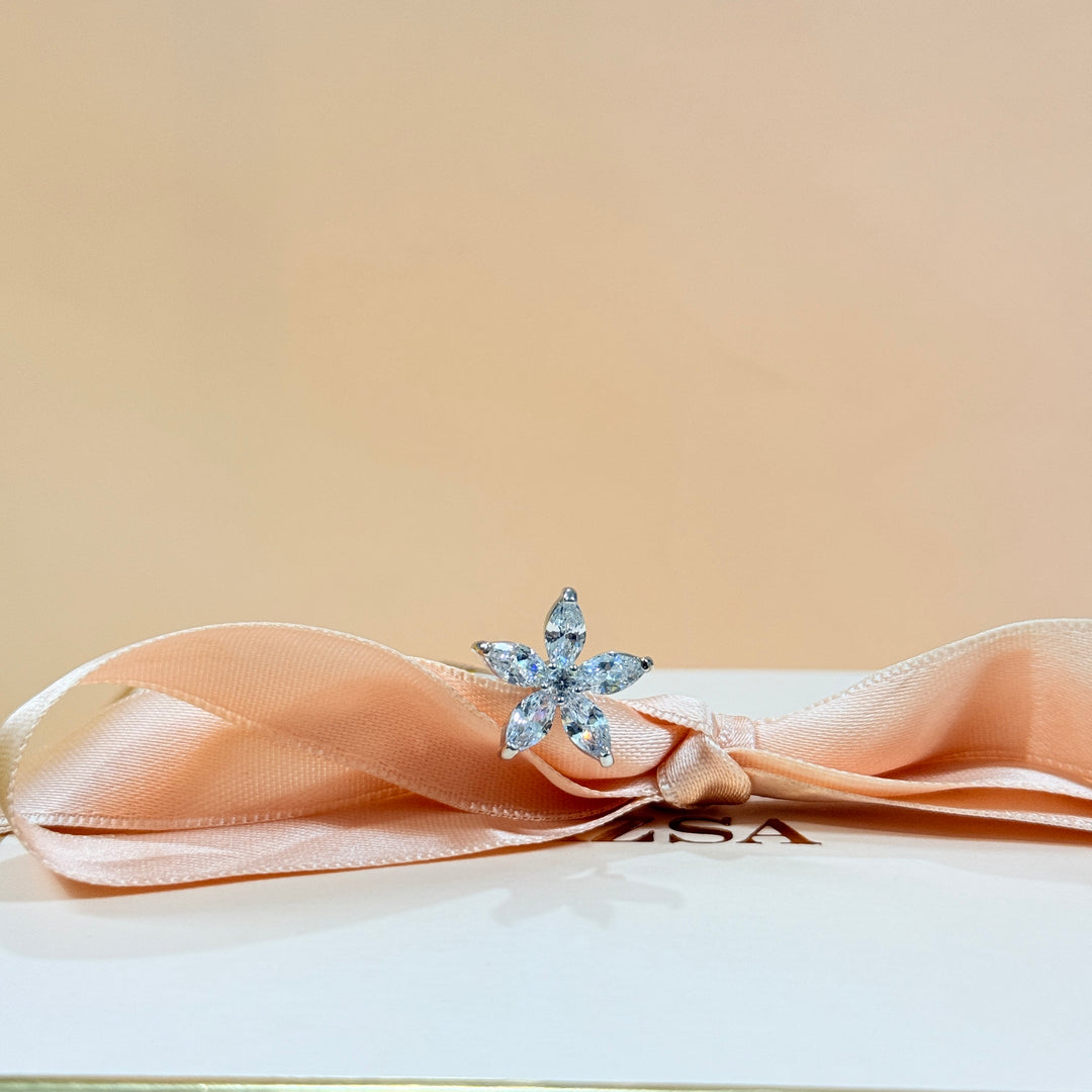 Zircone dainty flower silver hair pin
