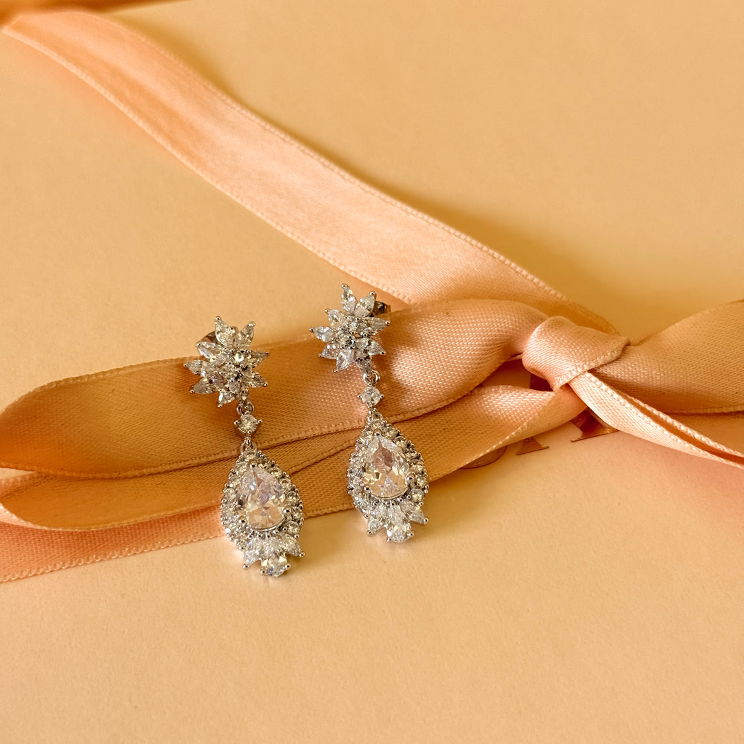 Flower and teardrop zircone silver earrings