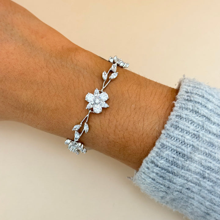 Flower zircone silver earrings and bracelet