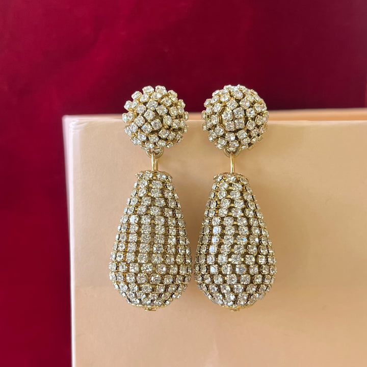 Elegant gold earrings