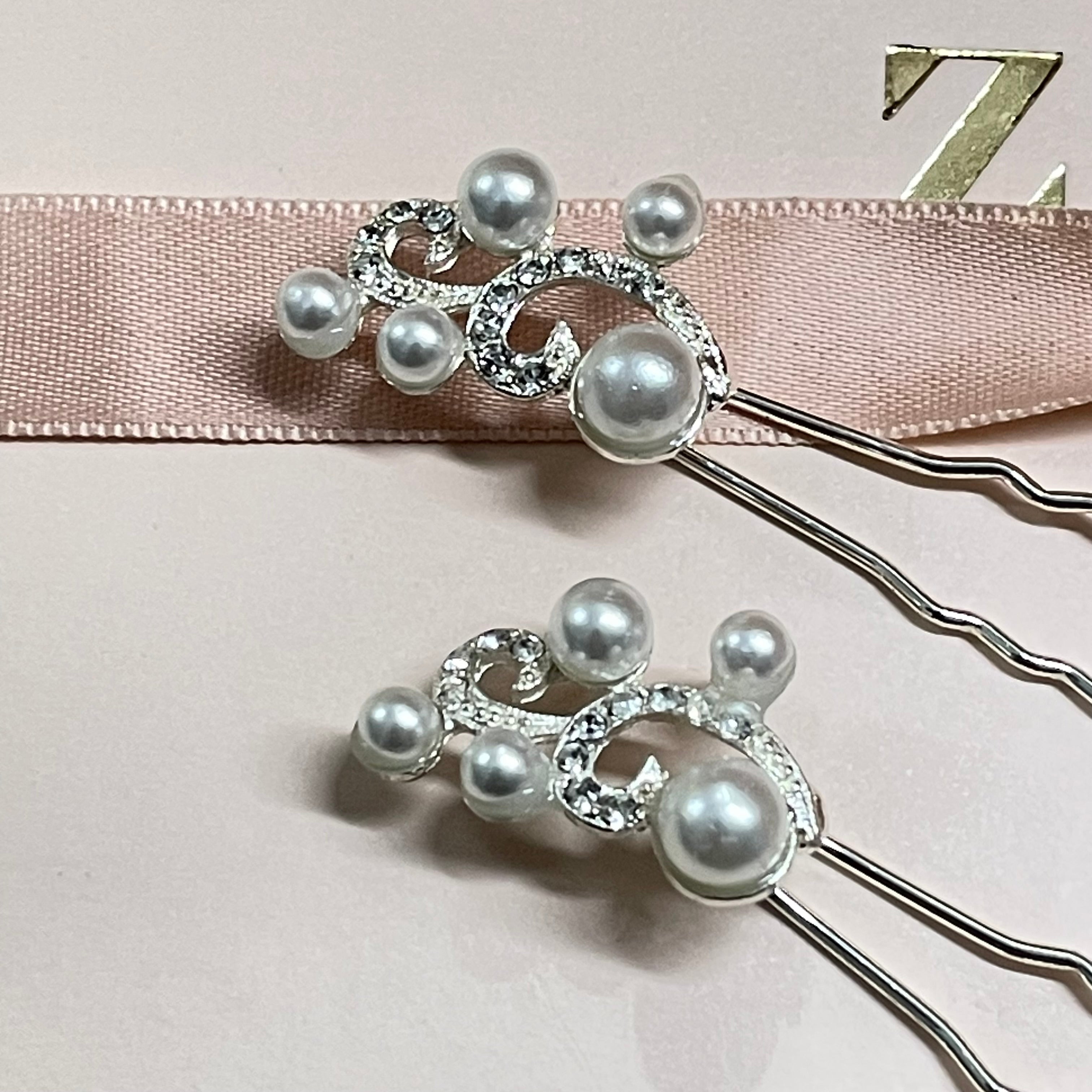 Set of 2 pearl hair pins