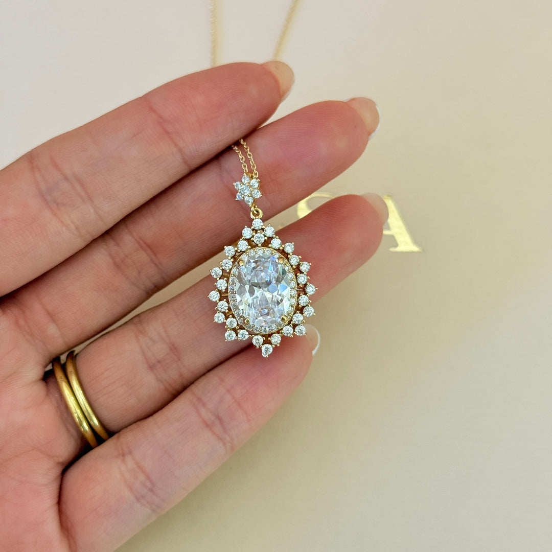 Zircone oval gold plated pendant