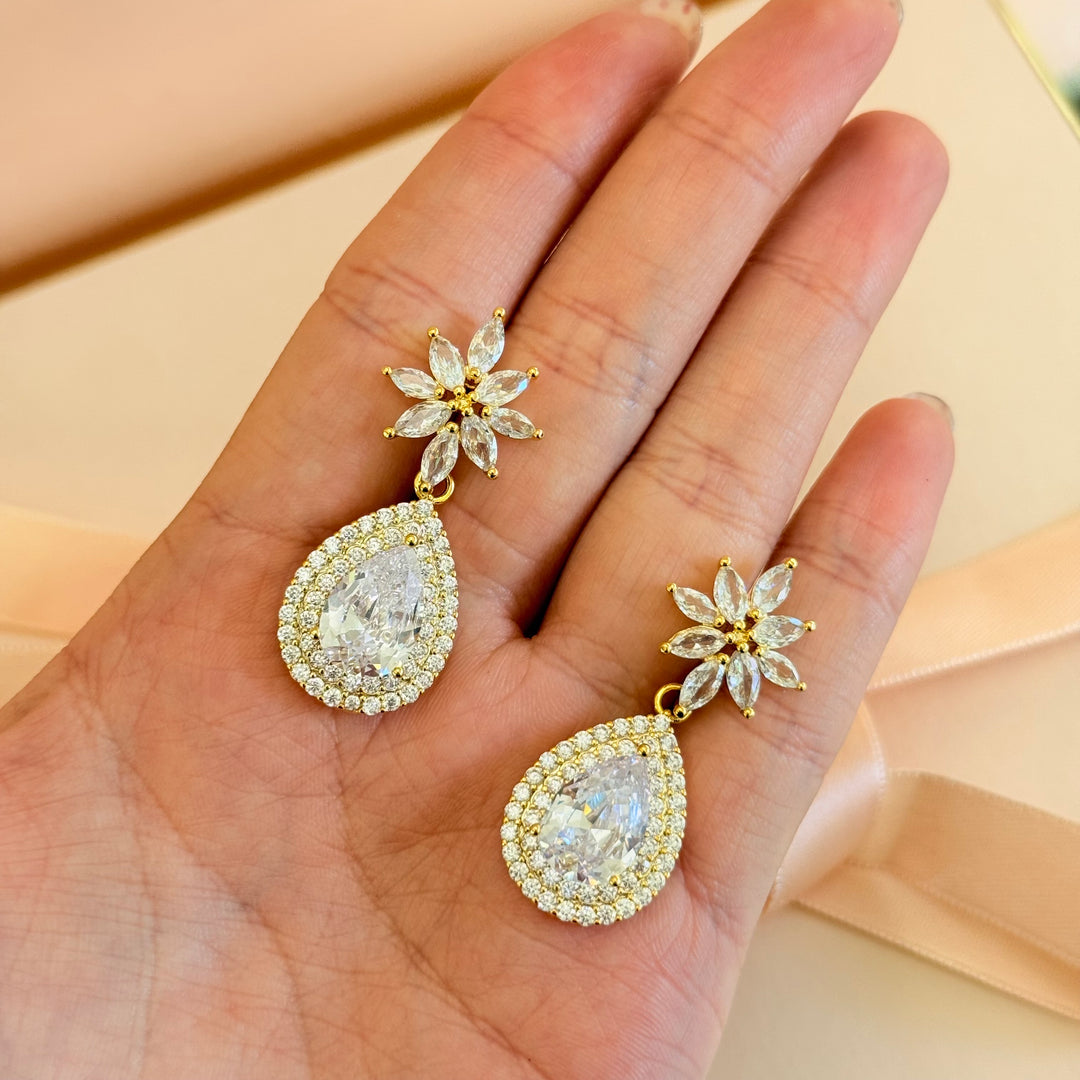 Flower and teardrop zircone gold plated earrings