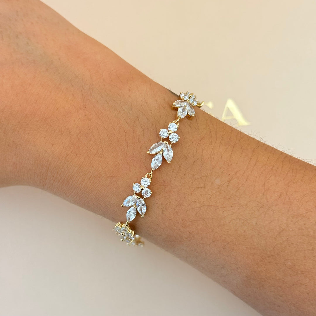 Round and marquise zircone gold plated set