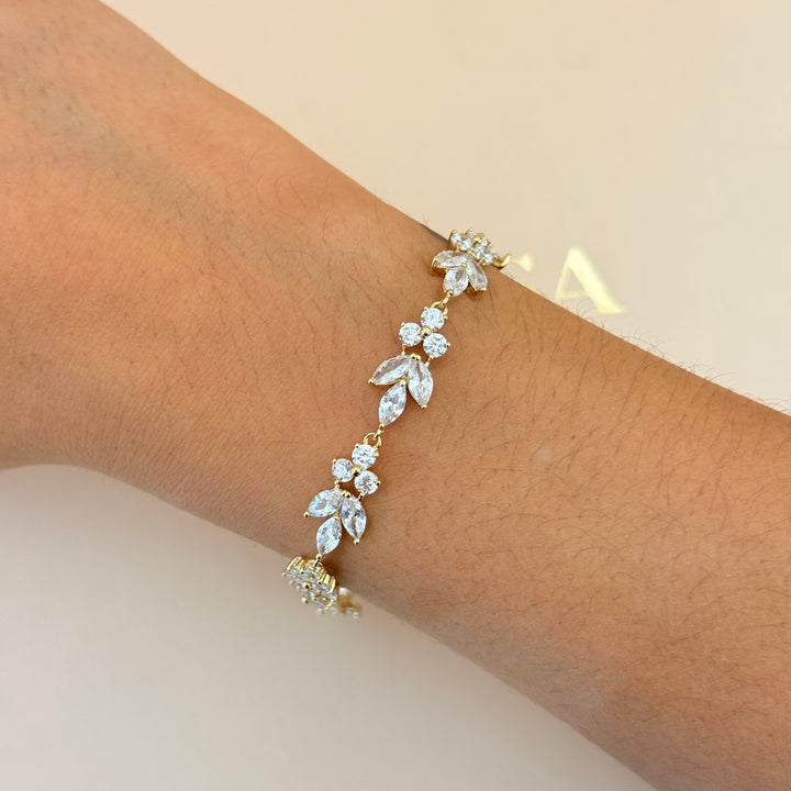 Round and marquise zircone gold plated set