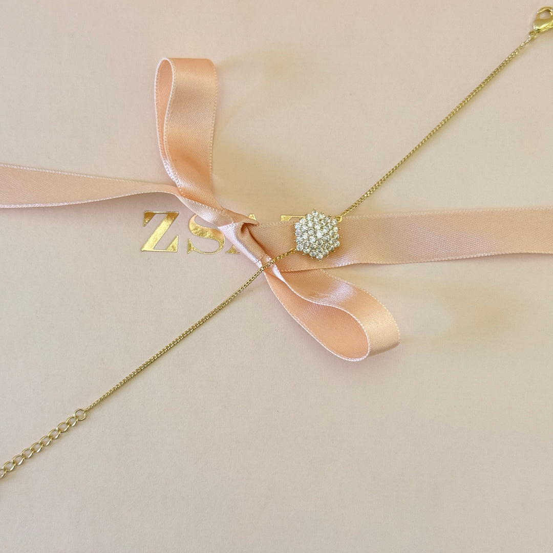 Zircone flower in the middle gold plated bracelet