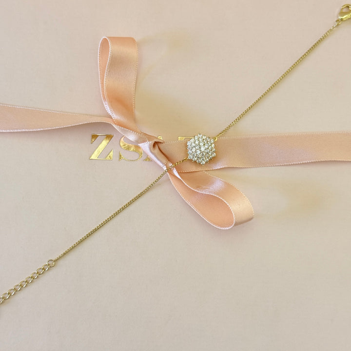 Zircone flower in the middle gold plated bracelet