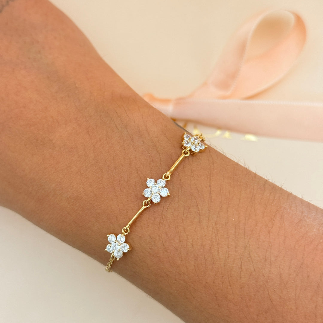 Zircone dainty flower gold plated bracelet
