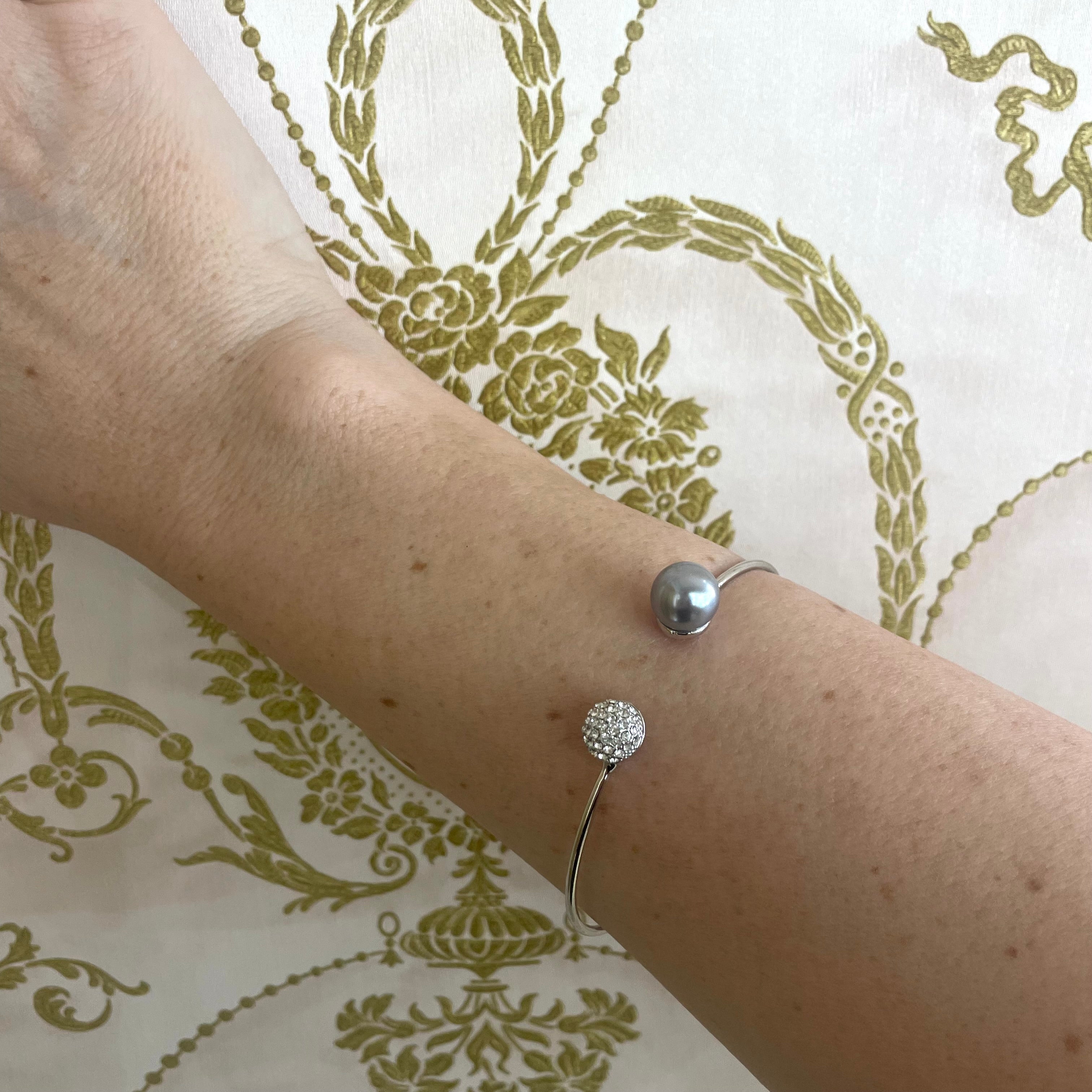 Light grey pearls bangle