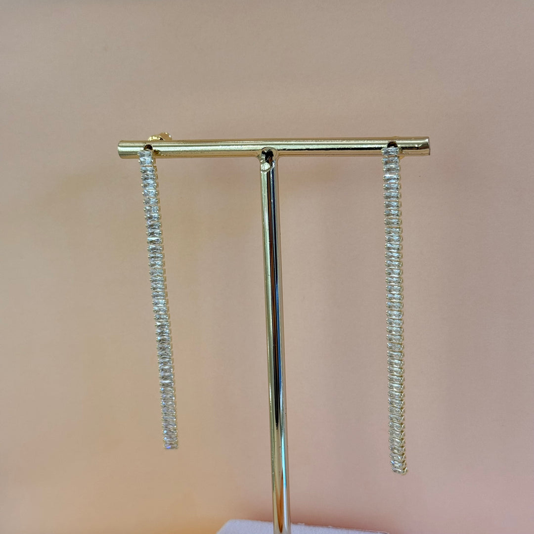 Long baguette zircone gold plated earrings