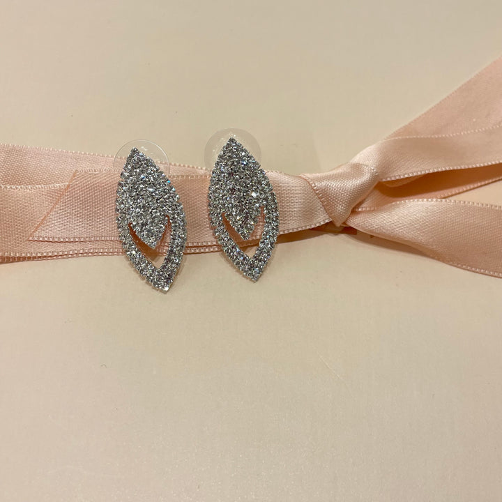 Studs earrings