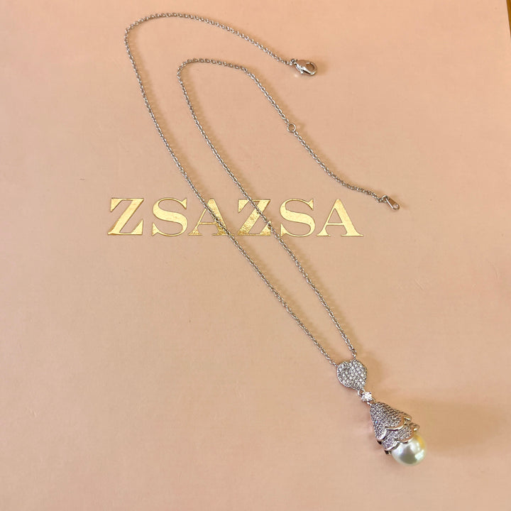 Zircone and white pearls white gold plated bell set