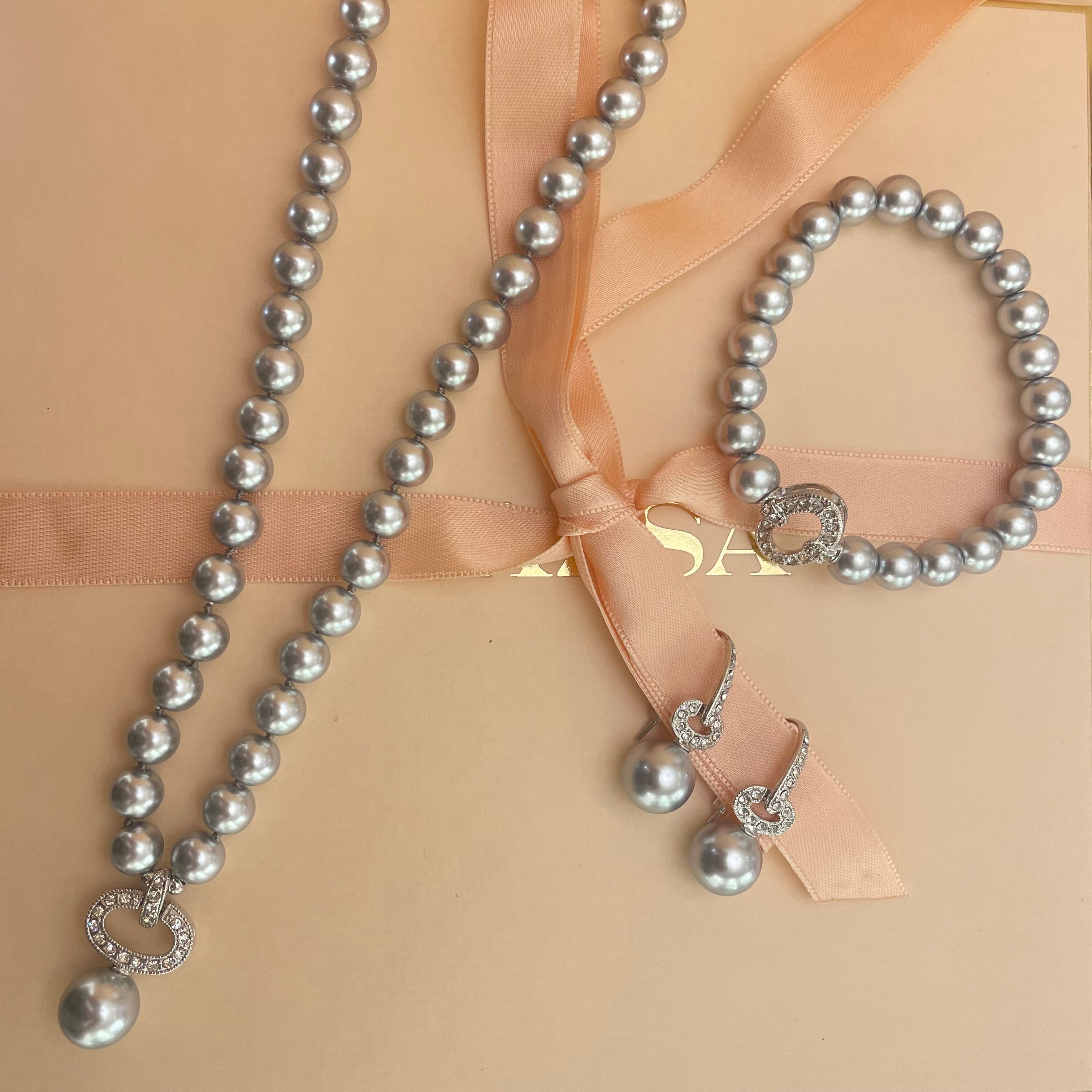 Knotted grey pearls set