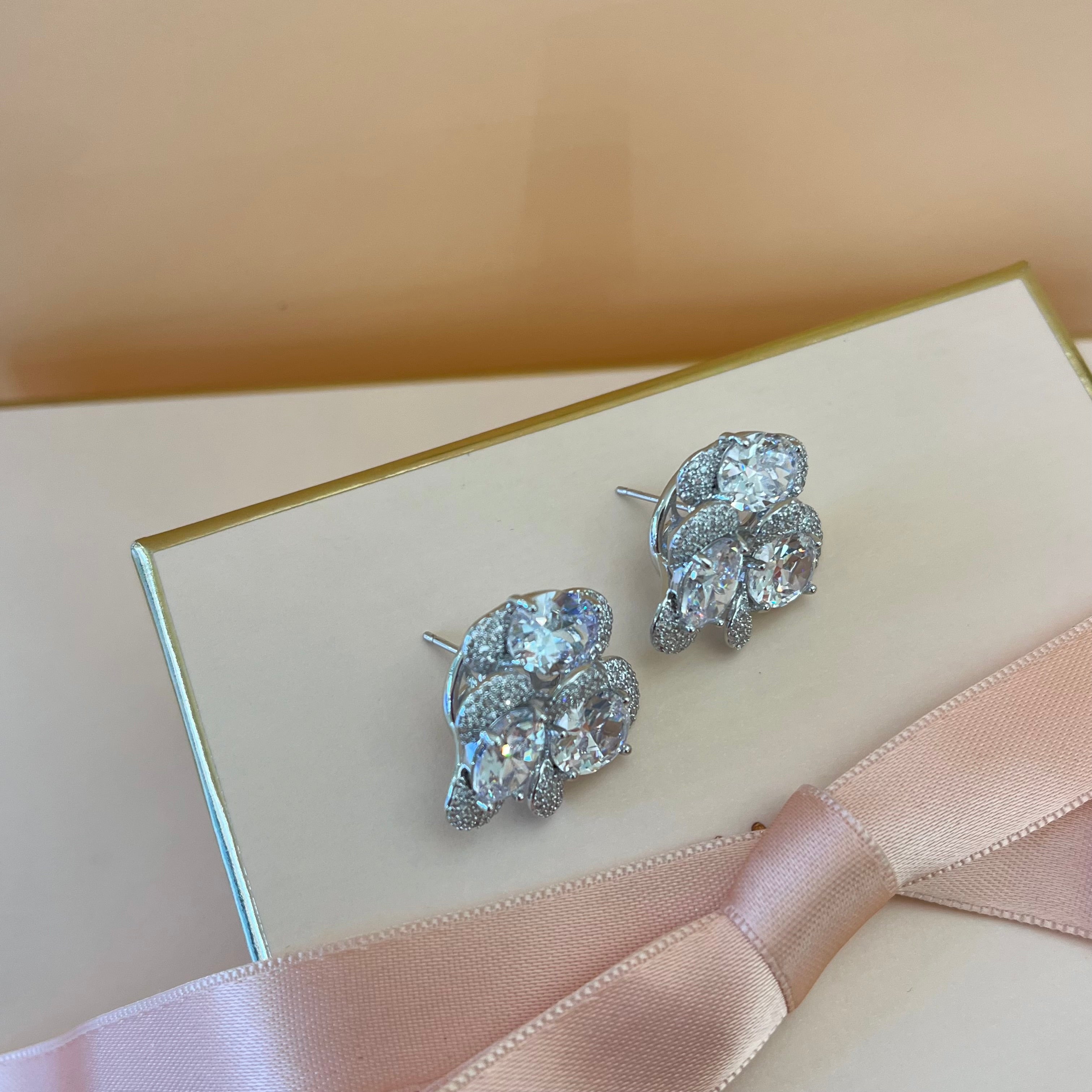 Silver zircone studs