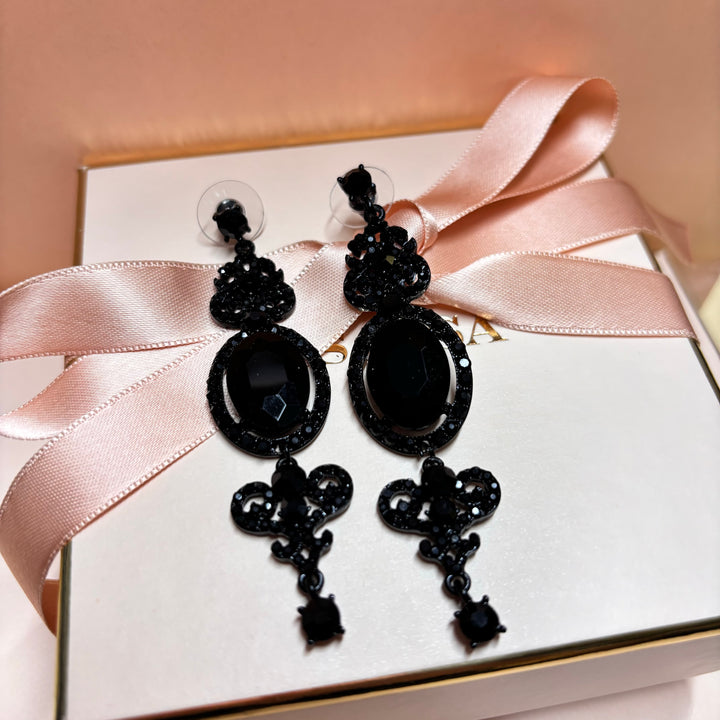 Elegant black earrings