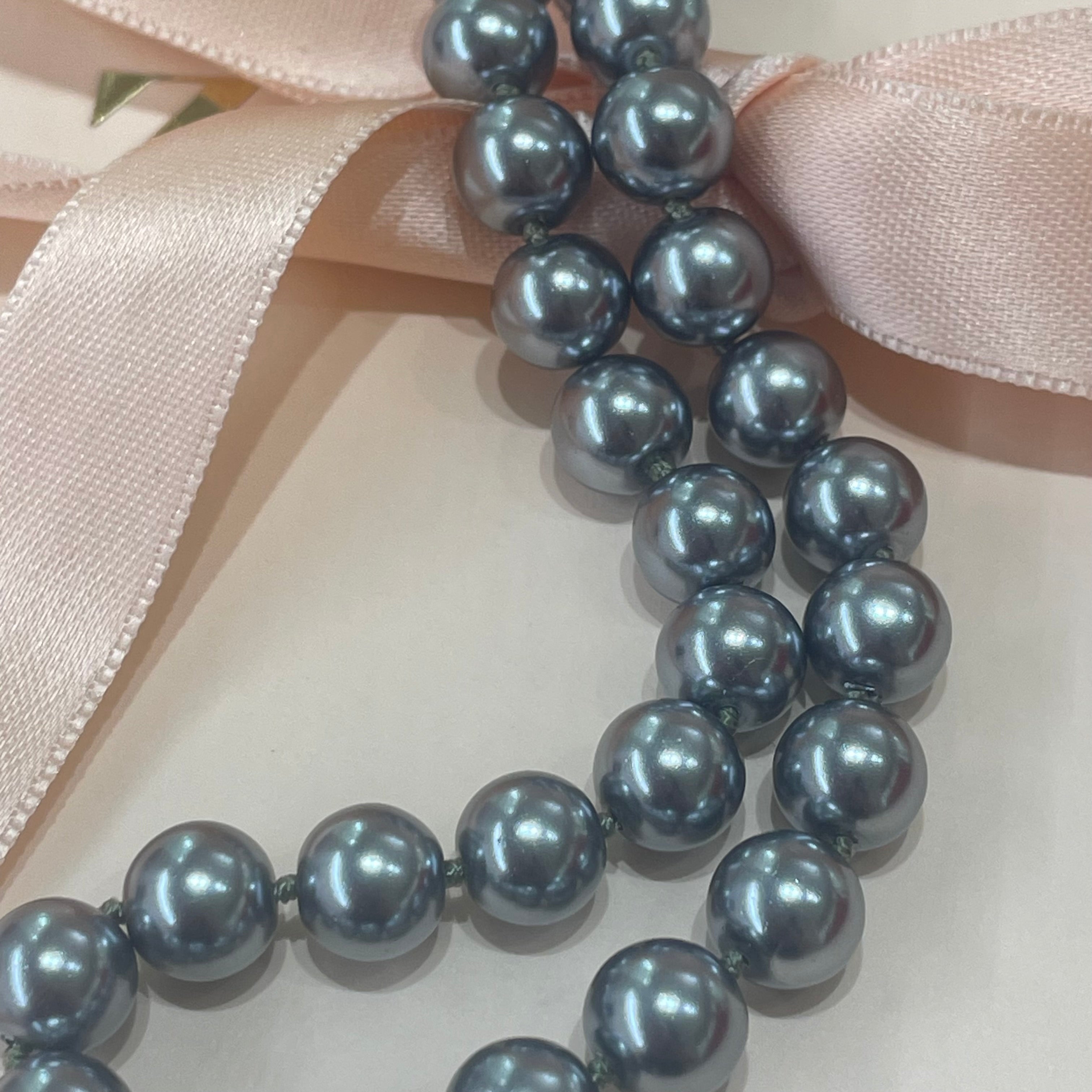 Grey pearls necklace