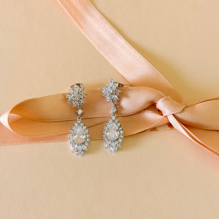 Flower and teardrop zircone silver earrings