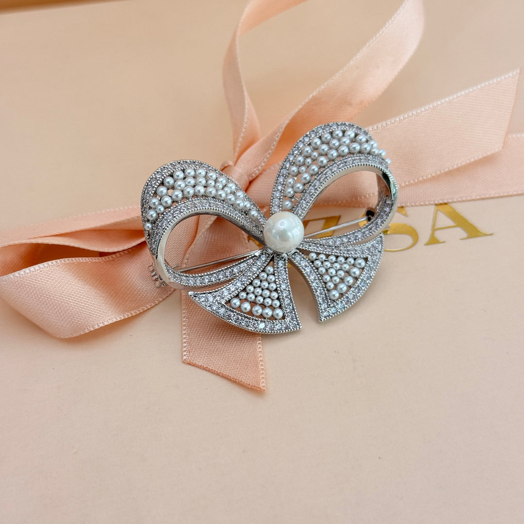 Bow pearl and zircone silver brooch