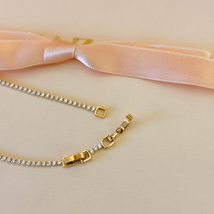 Zircone dainty square in the middle gold plated bracelet