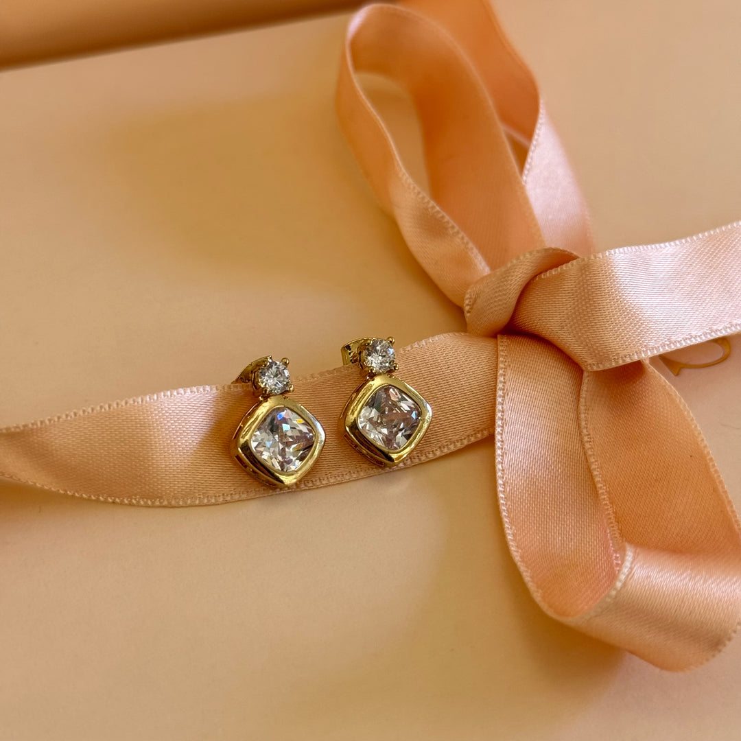 Dangling diamond shape zircone gold plated earrings