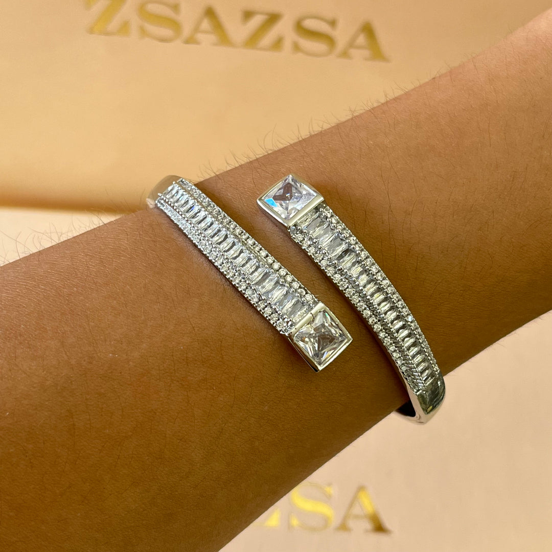 Elegant bangle
