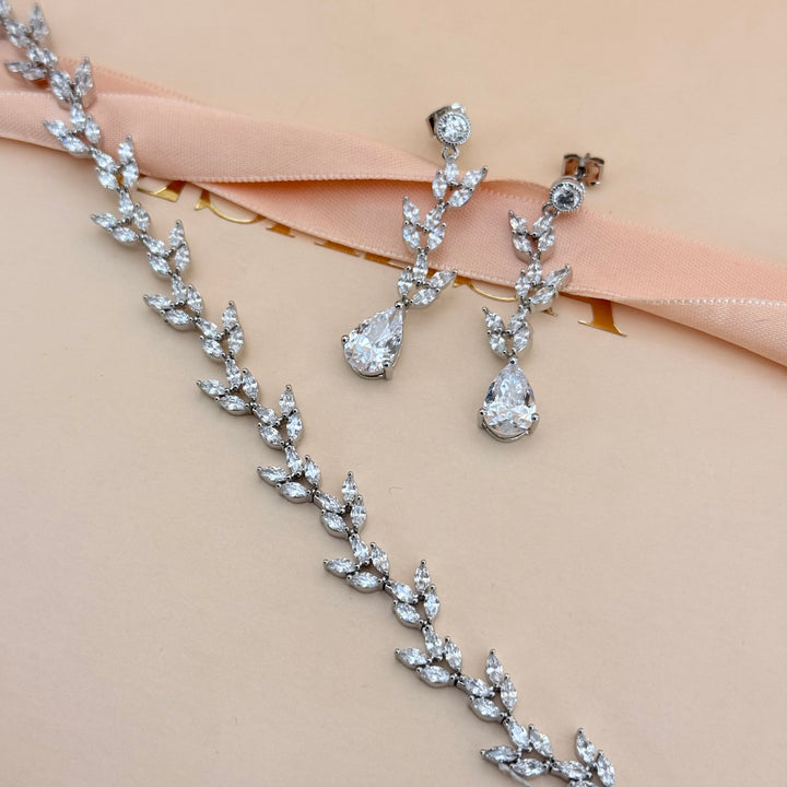 Teardrop and marquise zircone silver earrings and bracelet